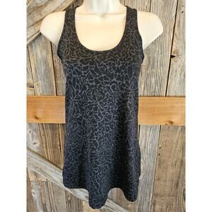 Lululemon size 8 (?) Black textured floral tooled seamless tank top EUC active
